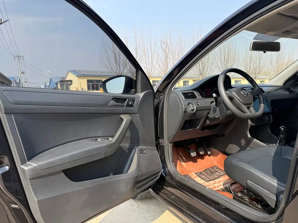 Santana 2016 1.6L Manual Fashion Edition купить на сайте DeffCars