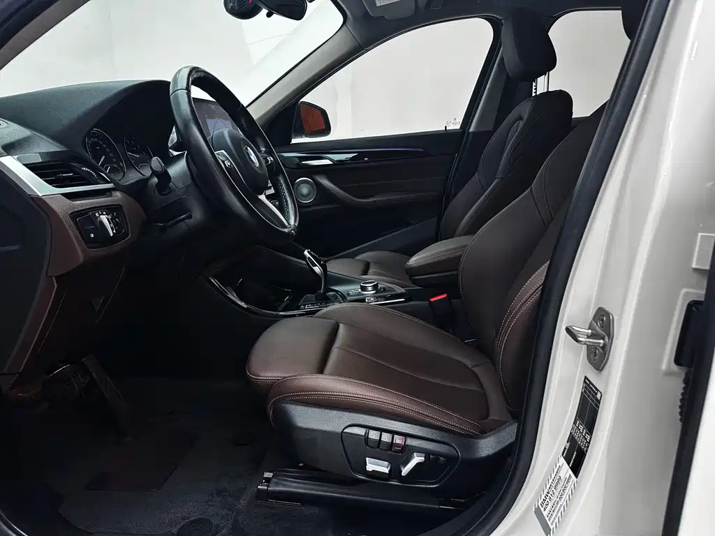 BMW X1 2021 sDrive20Li Exclusive Model купить на сайте DeffCars