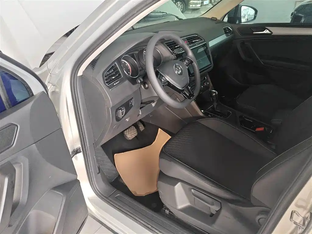 Tiguan L 2017 330TSI automatic two-wheel drive fashion version купить на сайте DeffCars