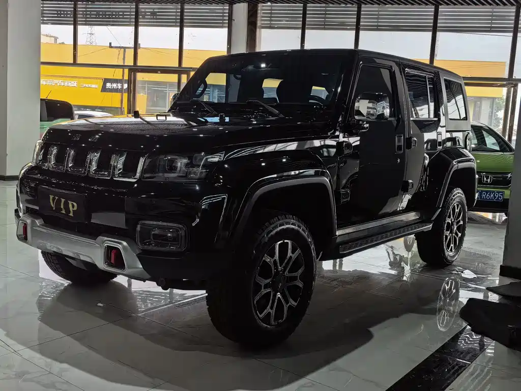 Beijing off-road BJ40 2020 2.0T automatic two-wheel drive city hunter version knight type купить на сайте DeffCars