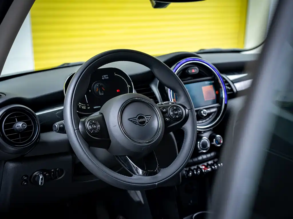 MINI 2021 1.5T COOPER Classic купить на сайте DeffCars