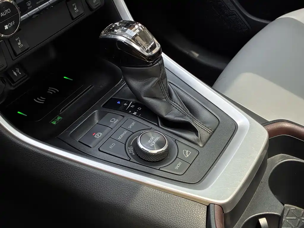 RAV4 Rongfang 2020 2.0L CVT four-wheel drive premium version купить на сайте DeffCars