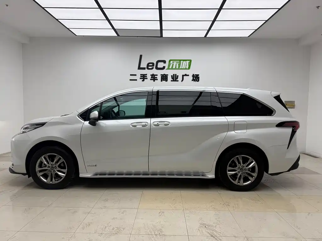 SIENNA 2023 2.5L Hybrid Comfort Edition купить на сайте DeffCars