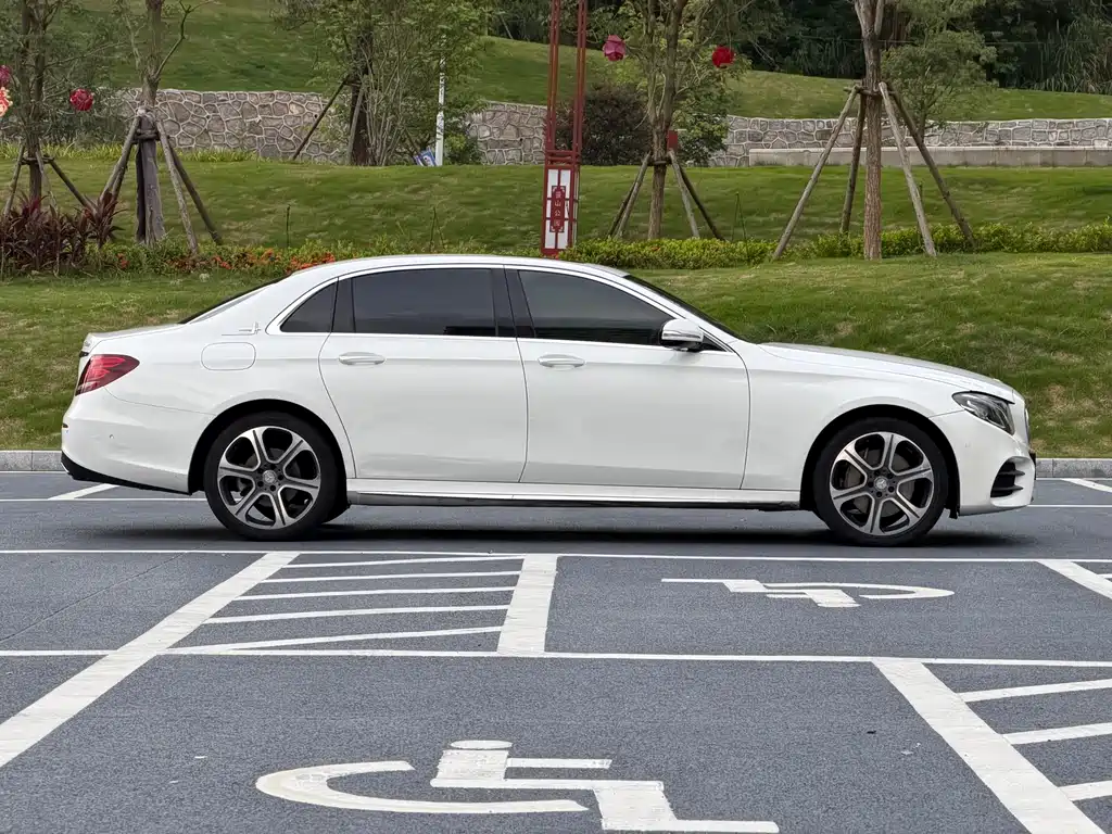 Mercedes-Benz E-Class 2016 E 300 L Sporty and Stylish купить на сайте DeffCars