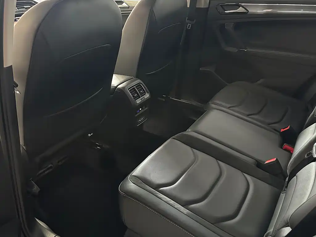 Tiguan L 2021 330TSI automatic two-wheel drive R-Line version купить на сайте DeffCars