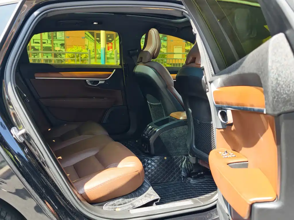 Volvo S90 2023 B5 Zhiyi Luxury Edition купить на сайте DeffCars