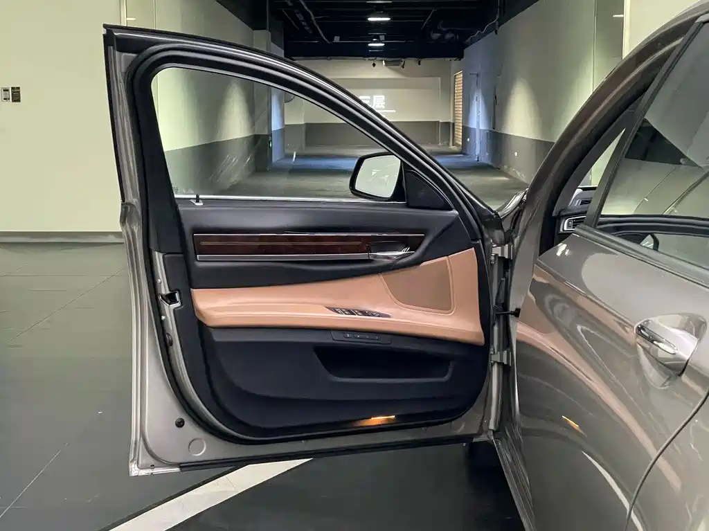 BMW 7 Series 2010 760Li купить на сайте DeffCars