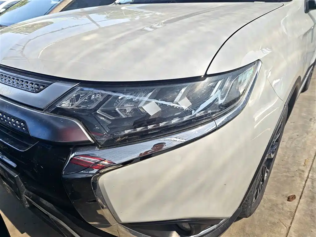 Outlander 2020 2.4L four-wheel drive exclusive version, 5 seats купить на сайте DeffCars