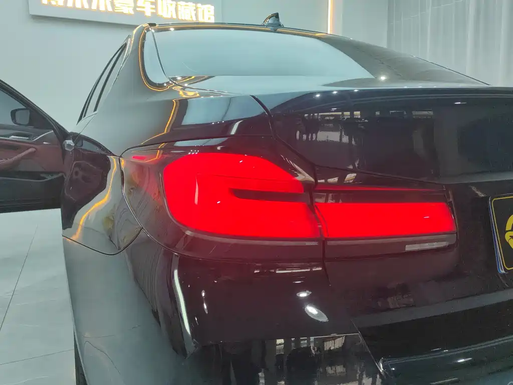 BMW 5 Series 2023 530Li Leading M Sports Package купить на сайте DeffCars