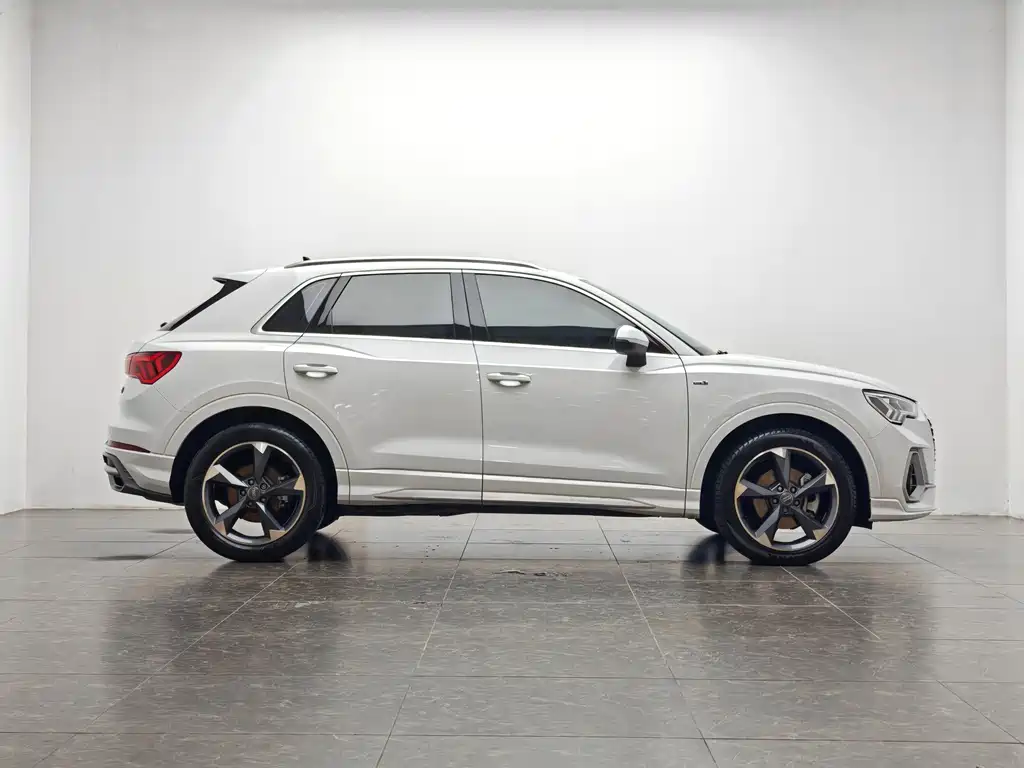 Audi Q3 2020 40 TFSI Fashionable and Dynamic купить на сайте DeffCars