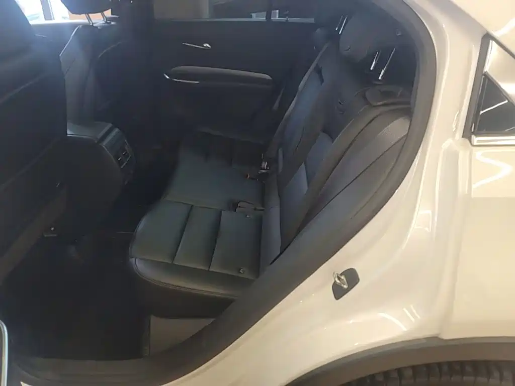 Cadillac XT4 2021 28T two-wheel drive leading model купить на сайте DeffCars