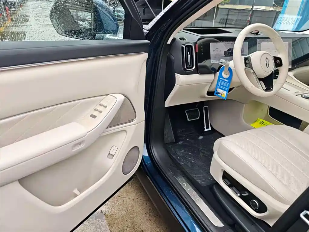 Wenjie M8 2025 extended range Ultra version 53.4kWh 6-seat version 192-line lidar) купить на сайте DeffCars
