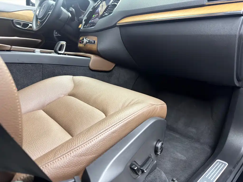 Volvo XC90 2024 B6 Zhiyi Luxury Edition 7 seats купить на сайте DeffCars