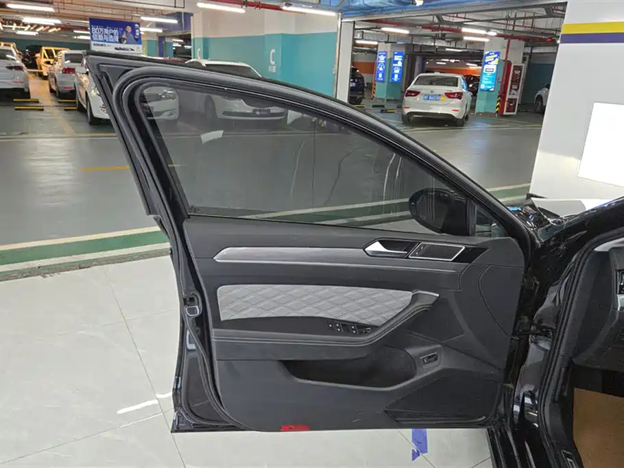 Magotan 2023 2 million commemorative edition 330TSI DSG leading model купить на сайте DeffCars
