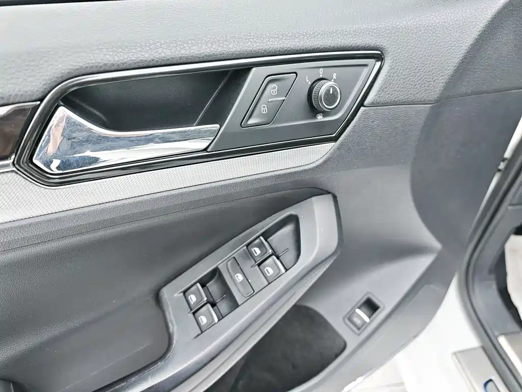 Sagitar 2018 180TSI DSG Premium Edition купить на сайте DeffCars