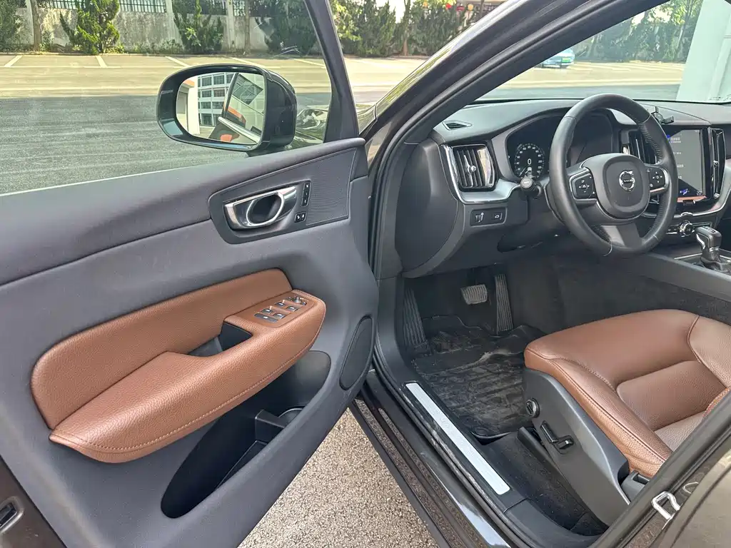 Volvo XC60 2021 T5 four-wheel drive Zhiyi Luxury Edition купить на сайте DeffCars