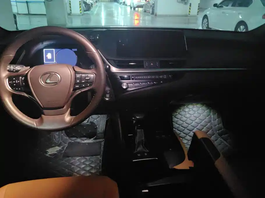 Lexus ES 2020 200 Excellence Edition купить на сайте DeffCars