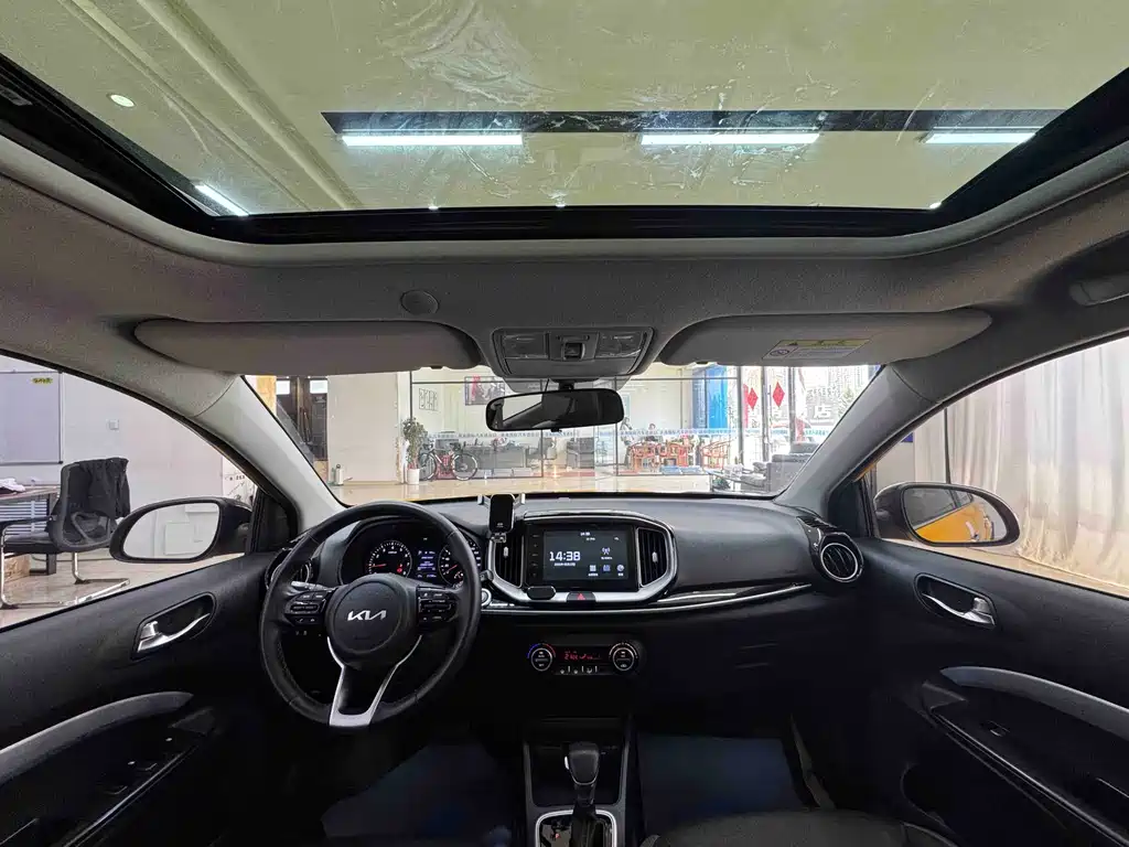 Yipao 2021 1.4L CVT sunroof model купить на сайте DeffCars