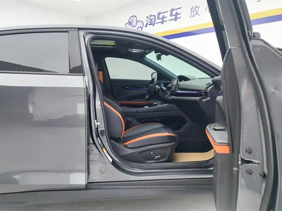 Changan UNI-V 2024 1.5T high-energy version купить на сайте DeffCars