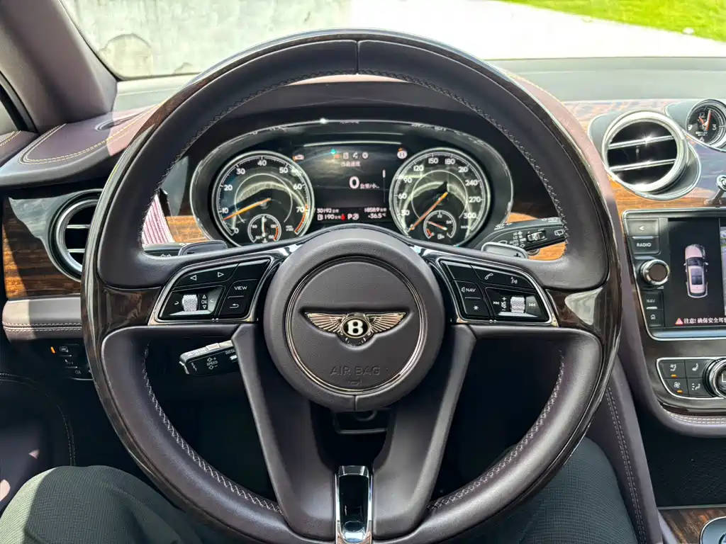 Bentayga 2018 4.0T V8 купить на сайте DeffCars