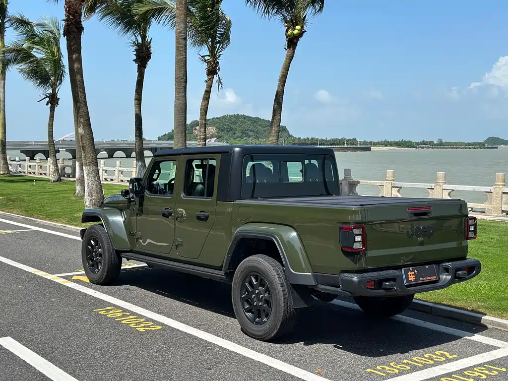 Gladiator 2023 3.6L Overland купить на сайте DeffCars
