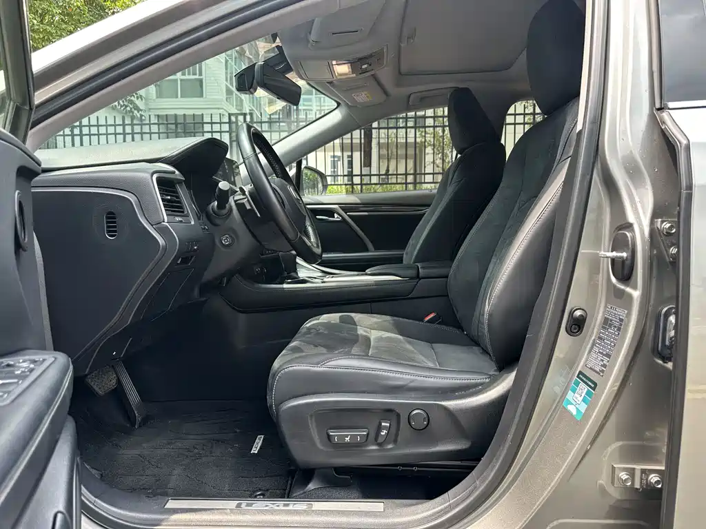 Lexus RX 2020 300 2WD Elite Edition National VI купить на сайте DeffCars