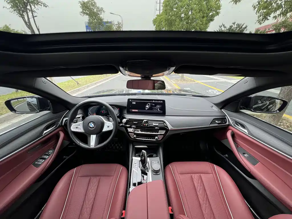 BMW 5 Series 2023 530Li Leading M Sports Package купить на сайте DeffCars