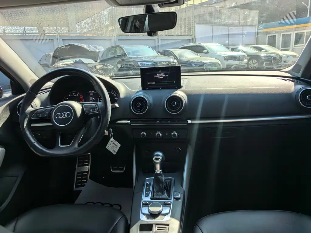 Audi A3 2018 30th Anniversary Limousine 35 TFSI Enterprising купить на сайте DeffCars