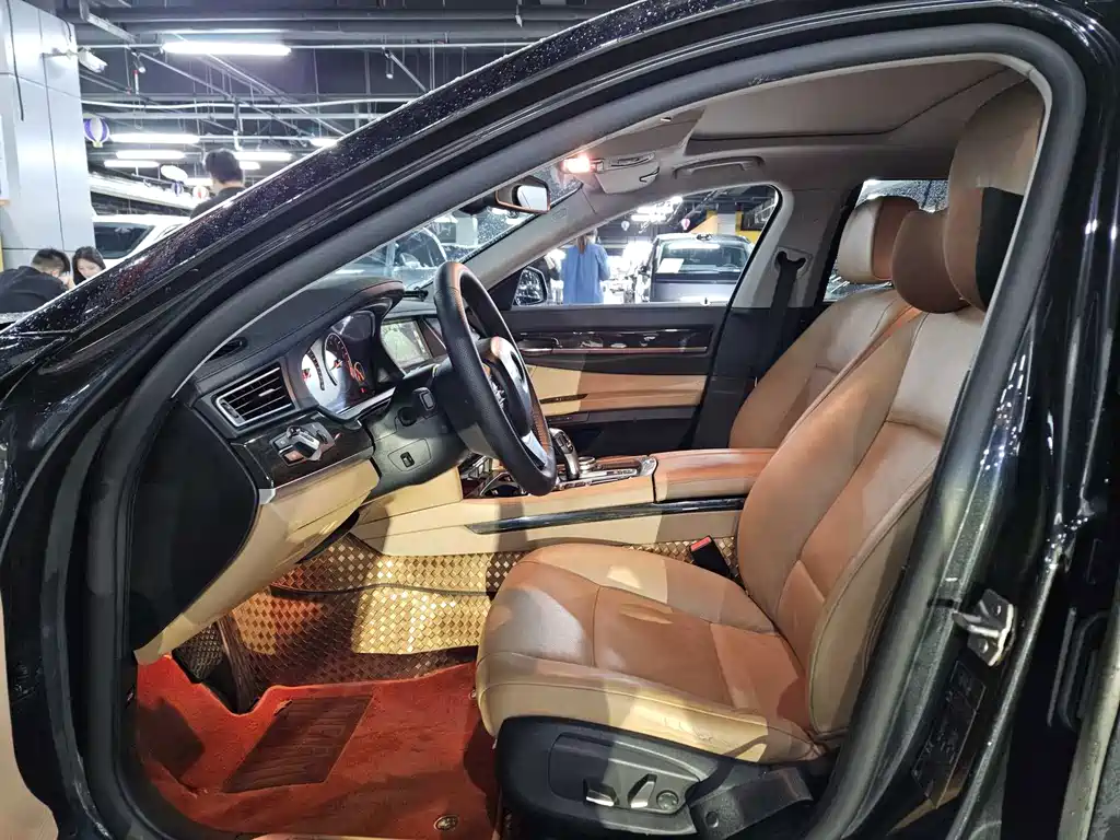 BMW 7 Series 2013 730Li Leading Model купить на сайте DeffCars