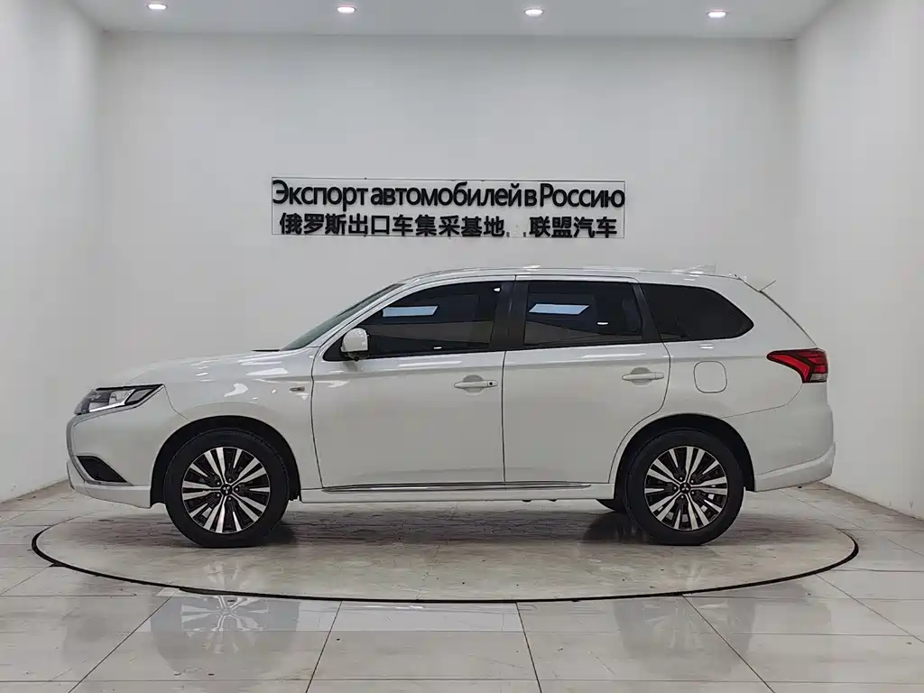 Outlander 2021 facelift 2.0L 2WD smooth version 5 seats купить на сайте DeffCars