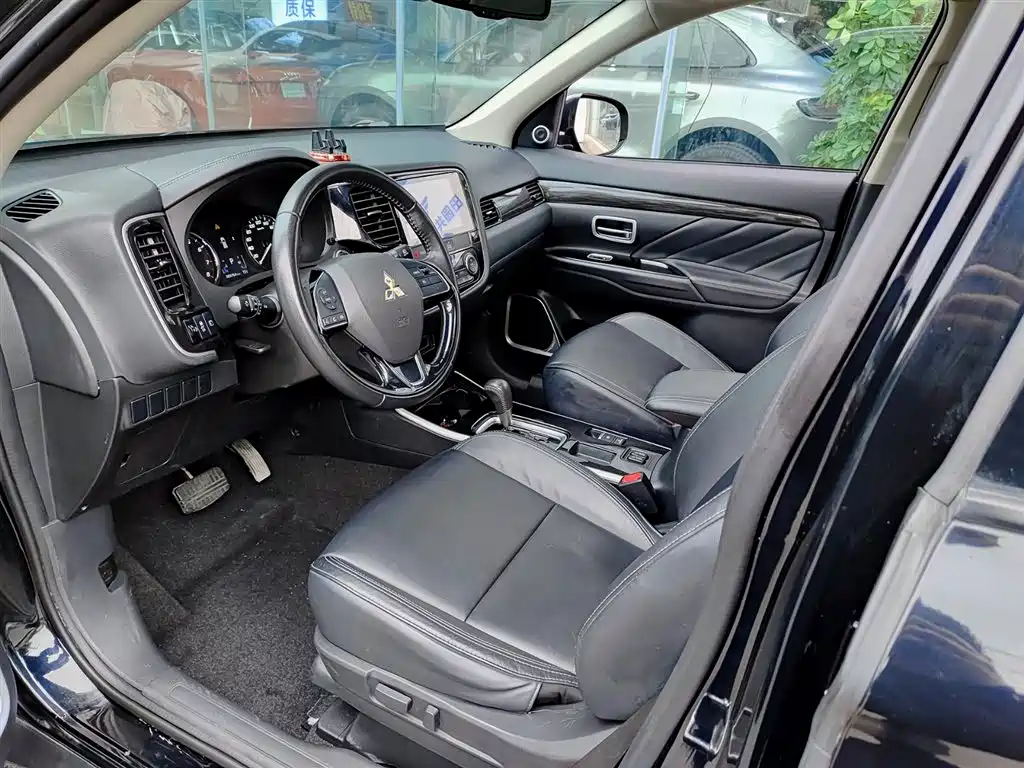 Outlander 2019 2.0L 2WD Enjoy Edition, 5 seats, National VI купить на сайте DeffCars