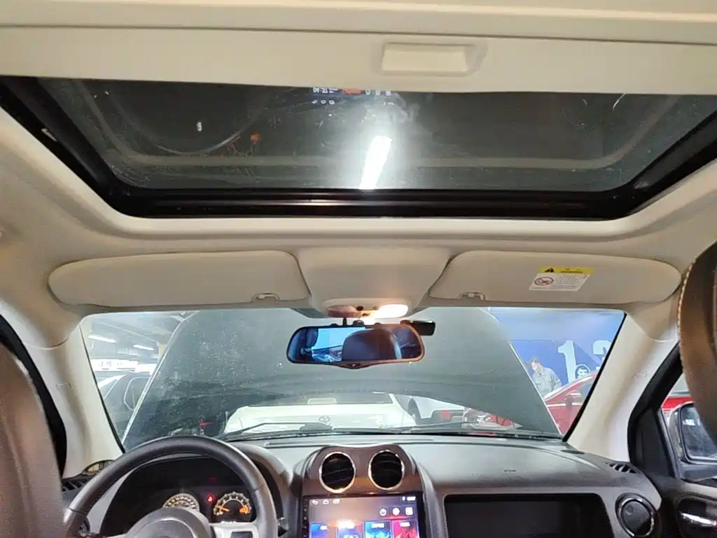 Compass imported 2014 facelift 2.0L two-wheel drive aggressive version купить на сайте DeffCars