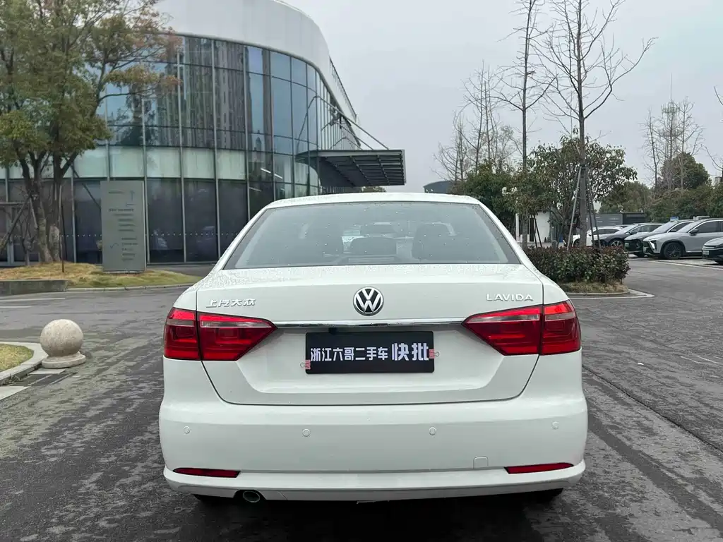 Lavida 2013 facelift classic 1.6L automatic fashion version купить на сайте DeffCars