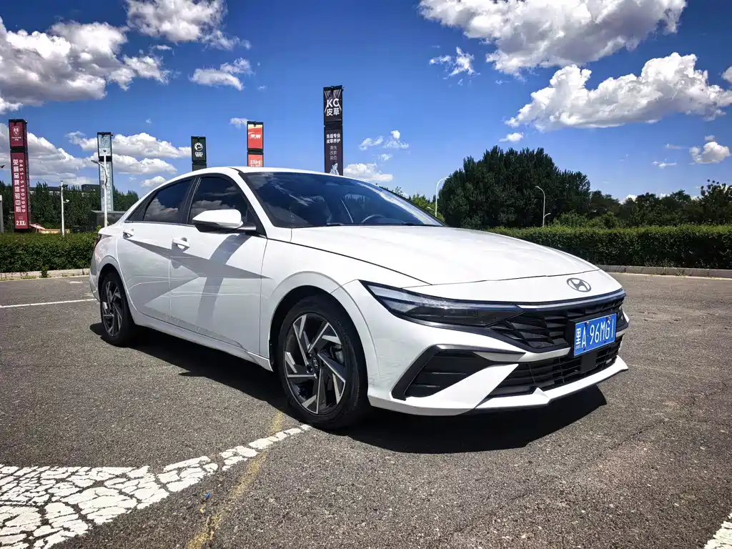 Elantra 2023 1.5L CVT LUX Premium Edition купить на сайте DeffCars