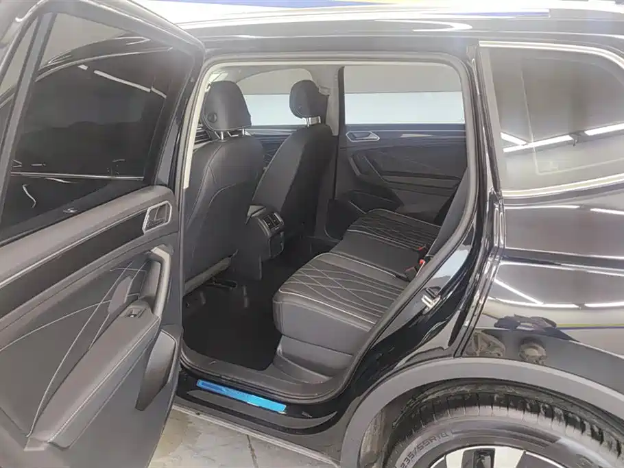 Tiguan L 2025 Outstanding Model 300TSI Automatic Two-wheel Drive Dragon Edition купить на сайте DeffCars