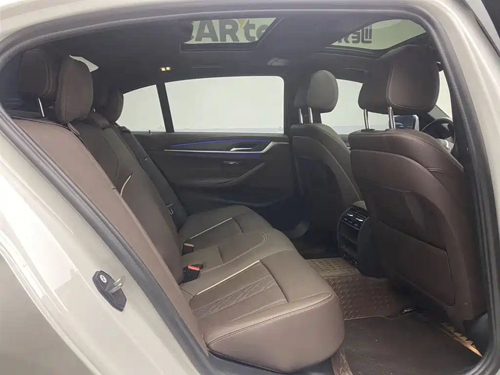 BMW 5 Series 2023 530Li Leading M Sports Package купить на сайте DeffCars