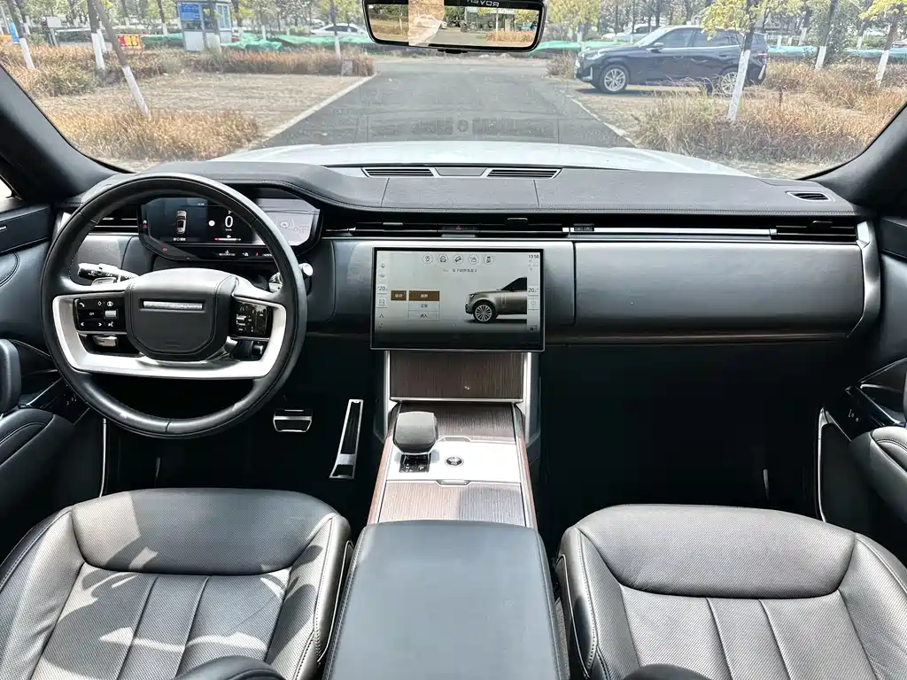 Range Rover 2024 3.0 L6 400PS Extended Edition, seven seats купить на сайте DeffCars