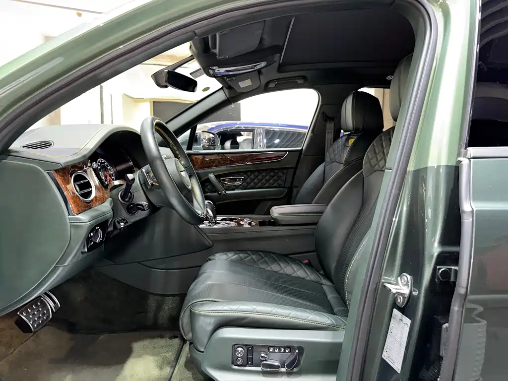 Bentayga 2017 6.0T Standard Edition купить на сайте DeffCars
