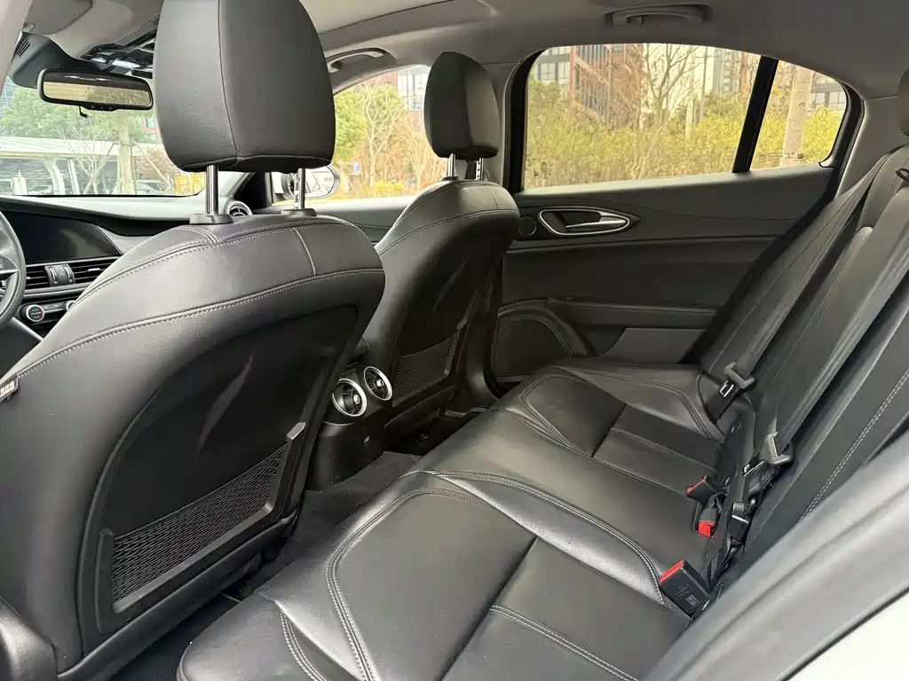 Giulia Juliet 2017 2.0T 280HP Luxury Edition купить на сайте DeffCars