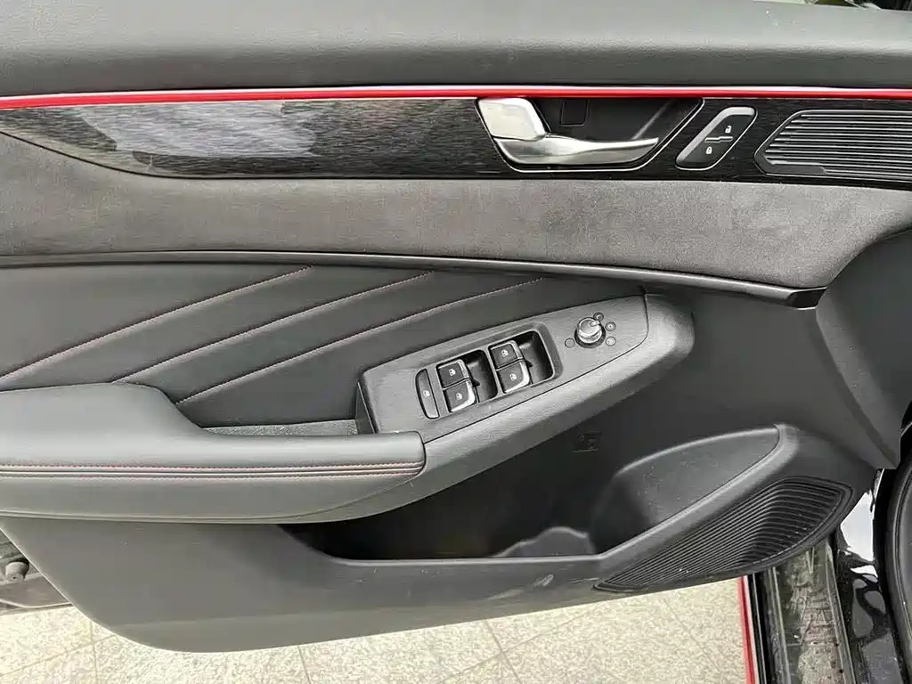 Yixuan MAX 2021 1.5T Dark Night Edge Edition купить на сайте DeffCars