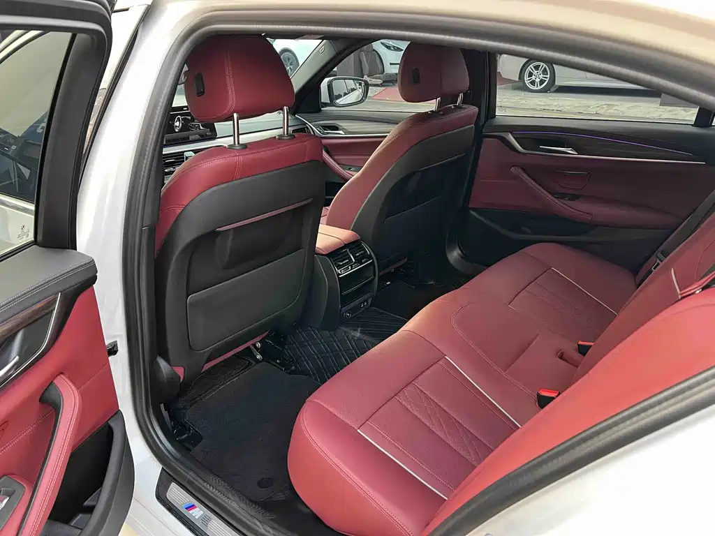 BMW 5 Series 2023 530Li Leading M Sports Package купить на сайте DeffCars