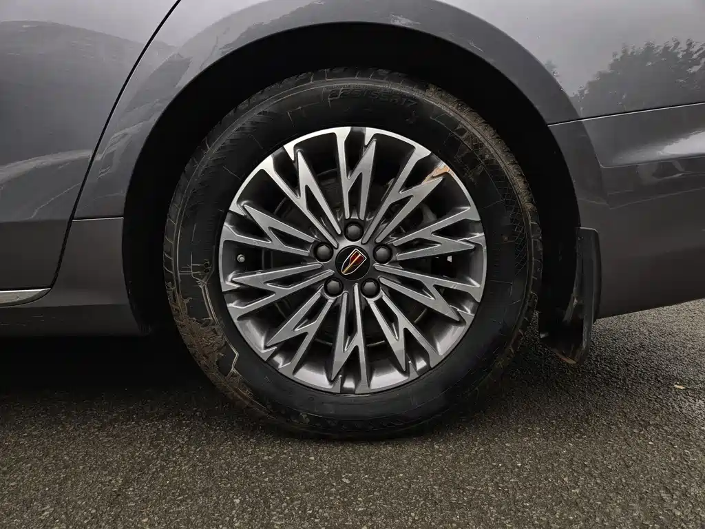 Hongqi H5 2023 1.5T DCT Zhilian Qiyun Edition купить на сайте DeffCars