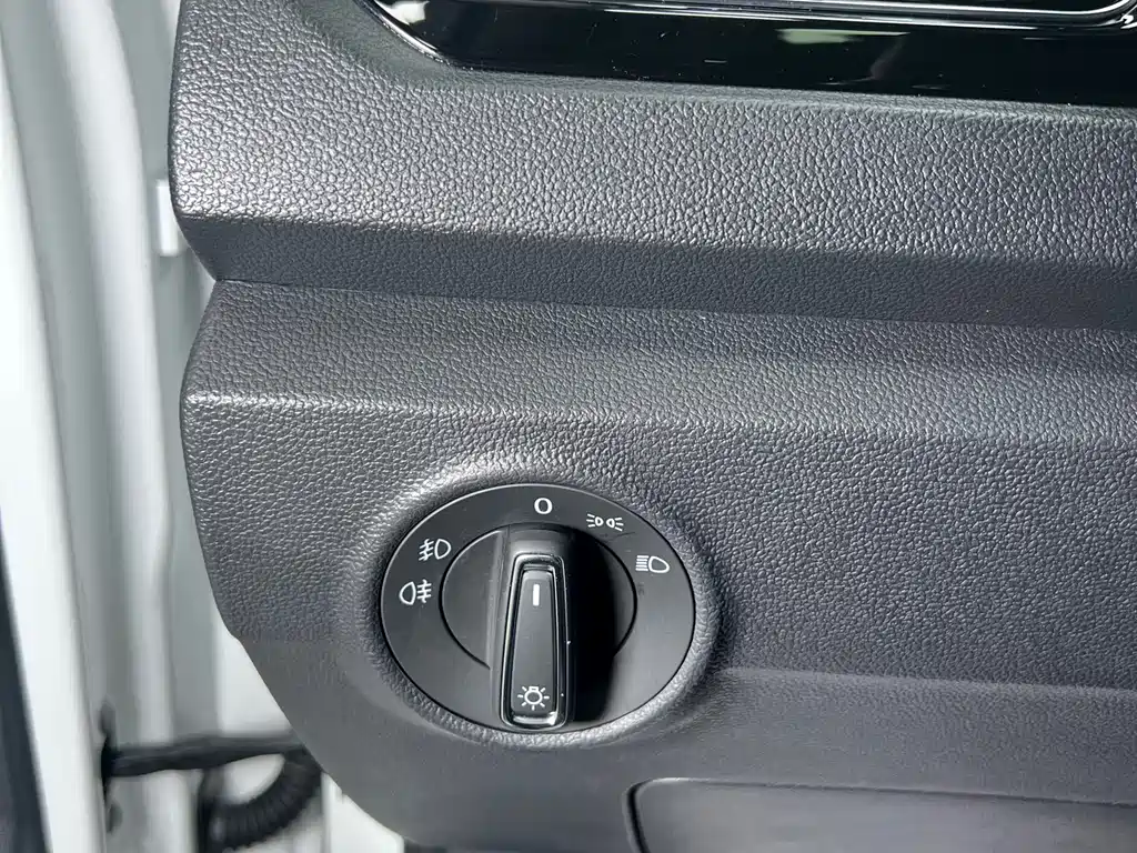 T-ROC 2021 model 280TSI DSG two-wheel drive Comfort Smart Connected Edition купить на сайте DeffCars