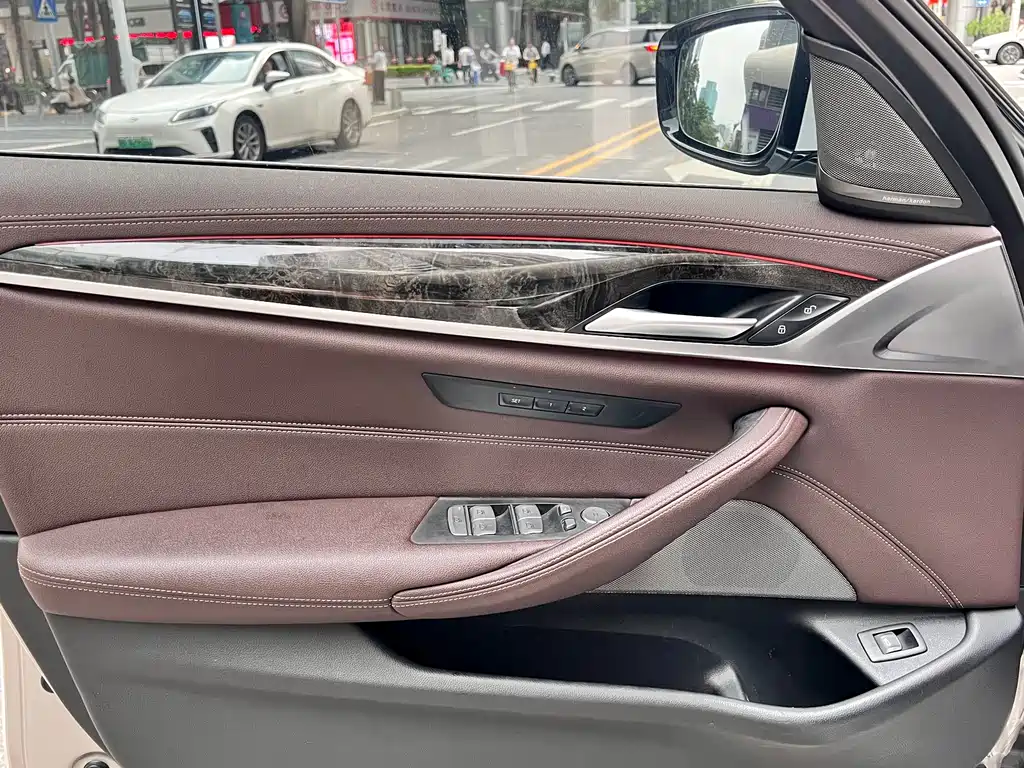 BMW 5 Series 2021 525Li M Sports Package купить на сайте DeffCars