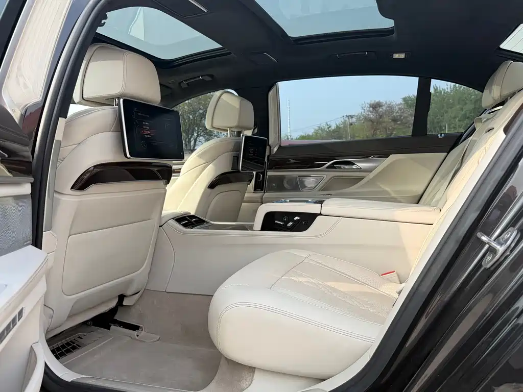 BMW 7 Series 2016 750Li xDrive four-seat version купить на сайте DeffCars
