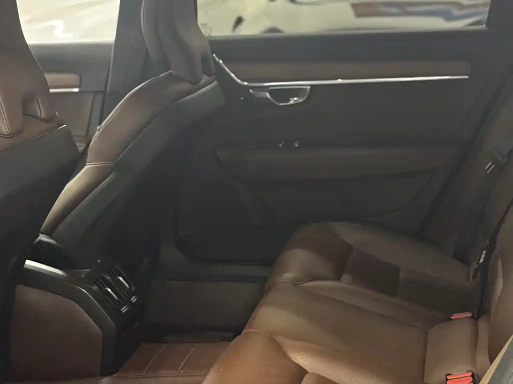 Volvo S90 2022 B5 Zhiyi Luxury Edition купить на сайте DeffCars