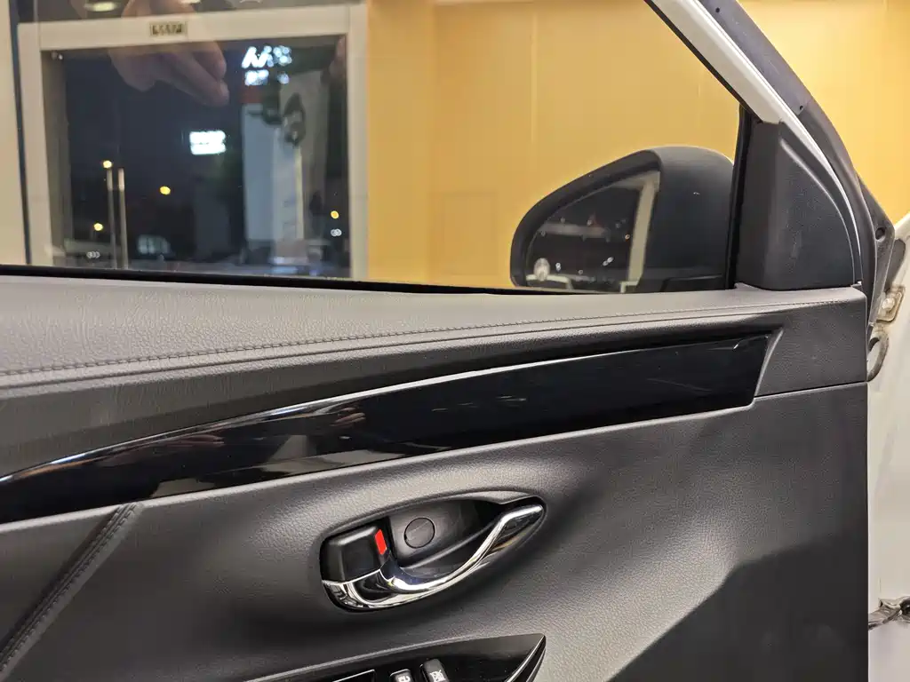 YARiS L Zhixuan 2020 Zhixuan X 1.5L CVT Deluxe Edition купить на сайте DeffCars