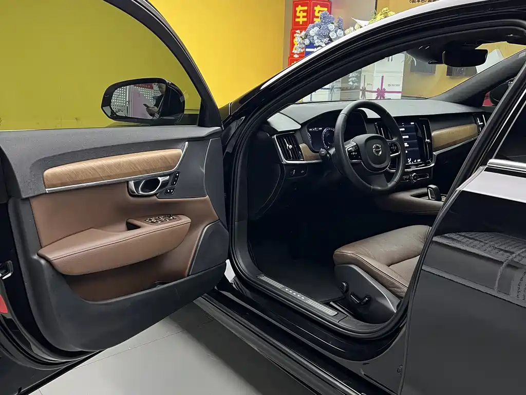 Volvo S90 2021 B5 Zhiyi Luxury Edition купить на сайте DeffCars