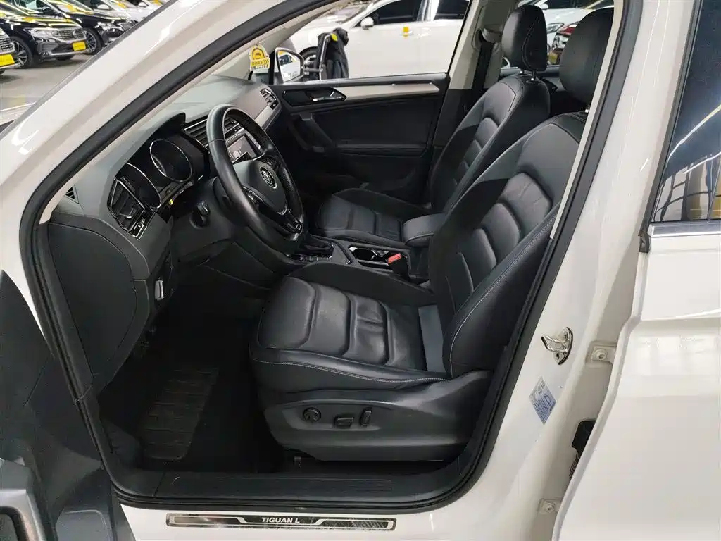 Tiguan L 2017 330TSI automatic two-wheel drive comfort version купить на сайте DeffCars
