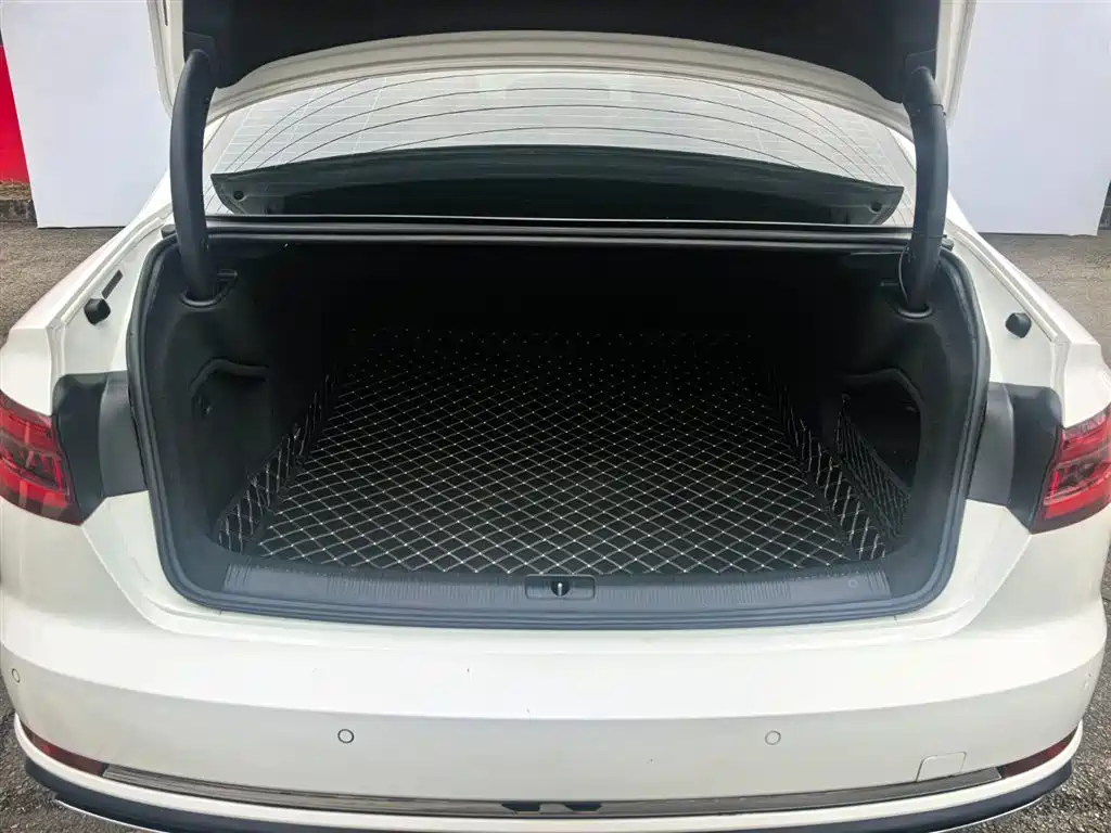 Audi A4L 2019 40 TFSI Enterprising National VI купить на сайте DeffCars